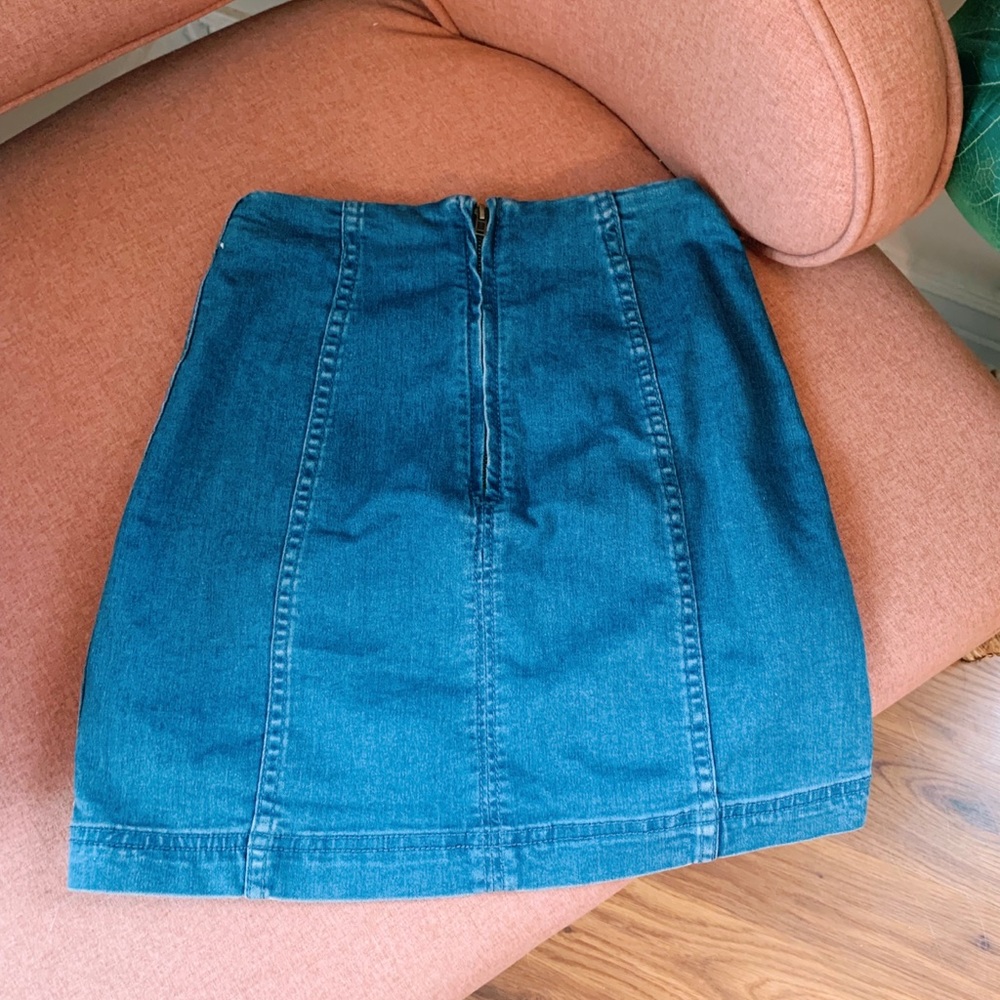 Modern femme denim mini! - Picture 3 of 3